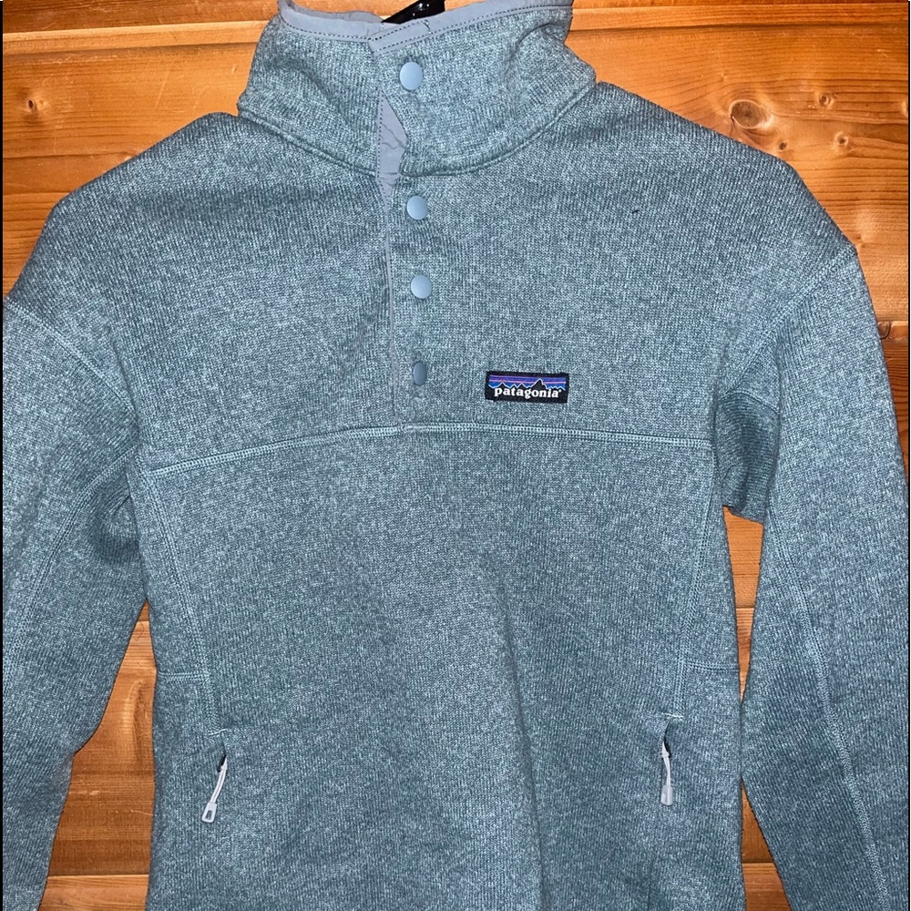 Women’s Patagonia quarter button sweatshirt